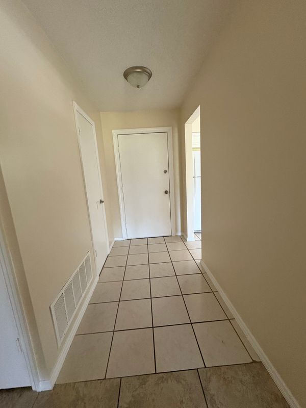 Building Photo - 914 Osceola Trail