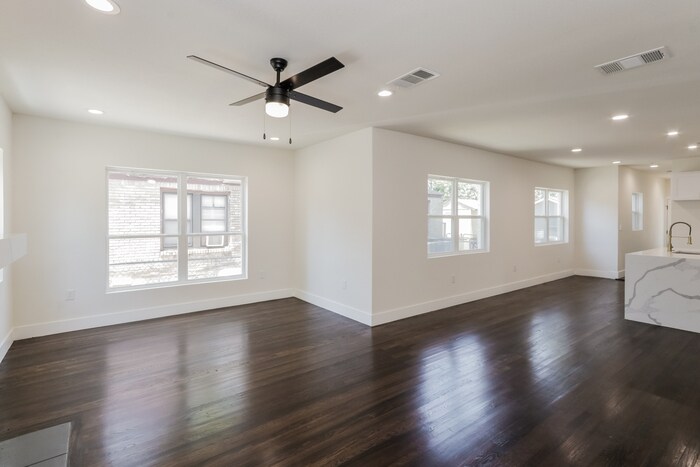 Building Photo - 1131 Brunner Ave