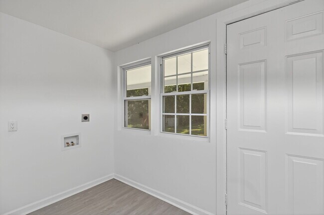 Building Photo - 13648 Track Ln