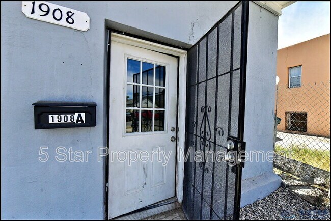 Building Photo - 1908A Olive Ave !!