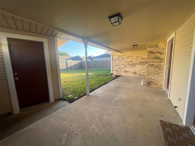 Building Photo - 302 Yorkshire Ct