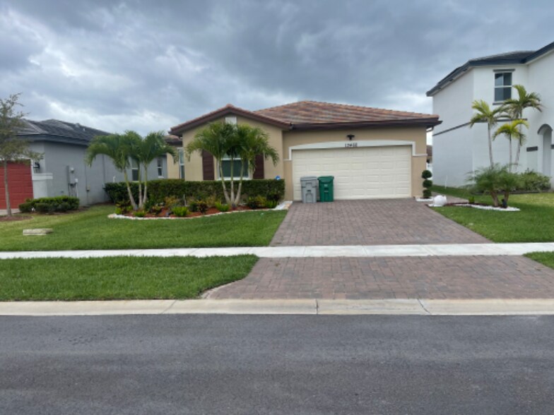 Primary Photo - 12460 NW McGregor Ln