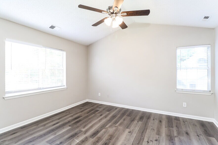 Building Photo - 8433 Woodford Bridge Dr