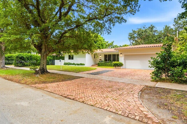 Building Photo - 5510 Orduna Dr