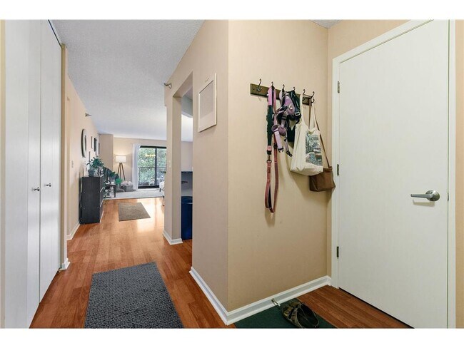 Building Photo - 401 S 1st St