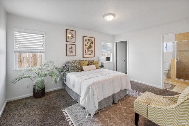 Building Photo - 372 Acacia St