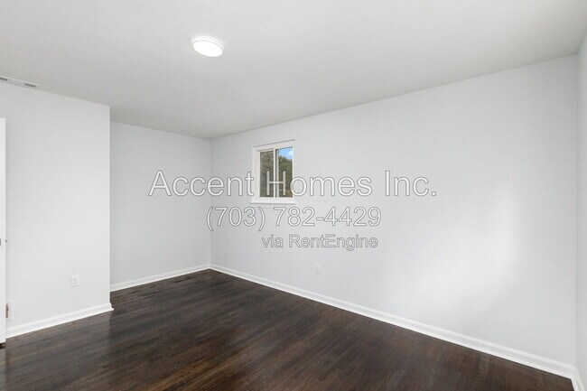 Building Photo - 8613 Kenilworth Dr