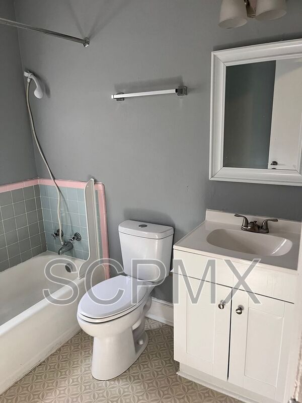 Building Photo - 2423 Crestview Dr