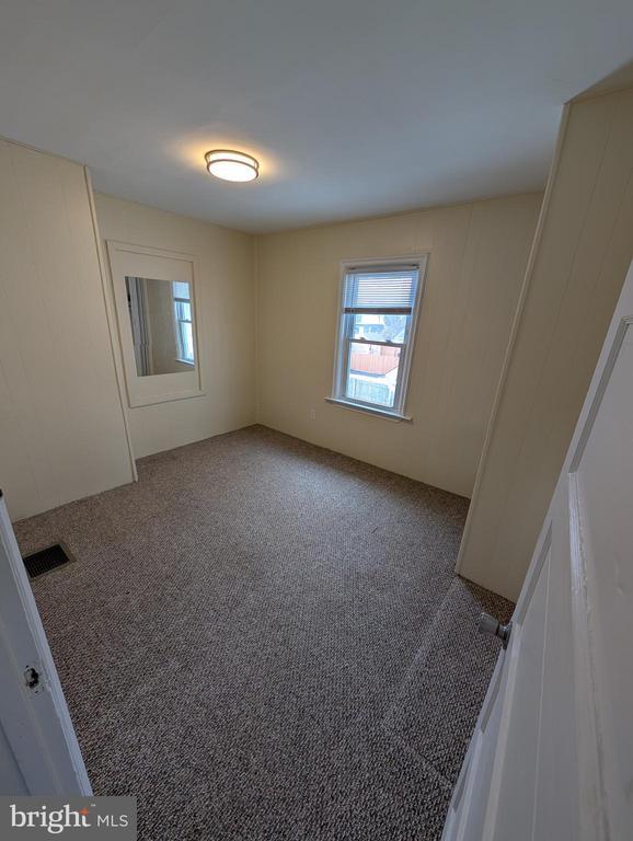 Building Photo - 30 W Roland Rd