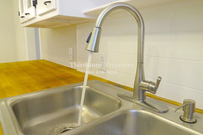 Building Photo - 2853 Lydia St