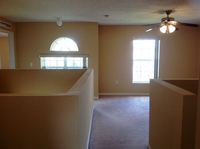 Building Photo - Spacious 4 Bed home in Wetherbee Lakes Estates !!
