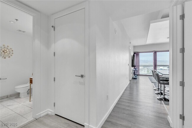 Building Photo - 4471 Dean Martin Dr