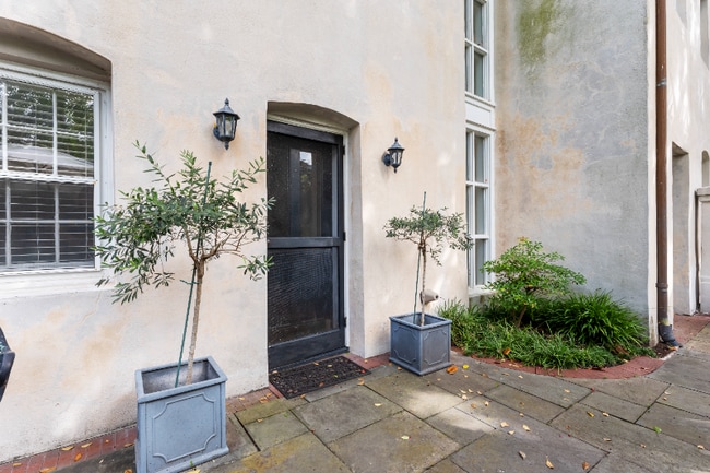 Building Photo - 69 Anson St