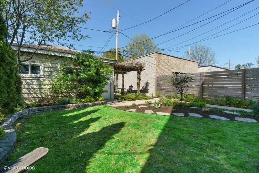 Building Photo - 2046 W Cortez St