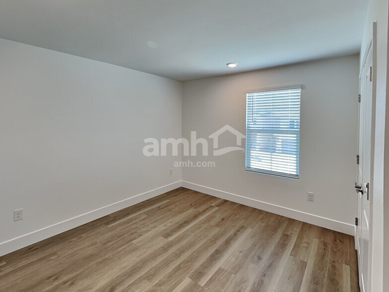 Building Photo - 9596 Harkes Dr
