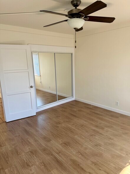 Mirrored closet door in west bedroom - 6133 S Harvard Blvd