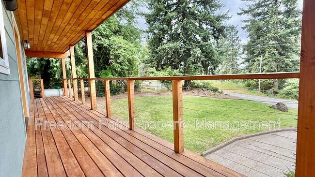 Building Photo - 5833 E Yellowstone Trail