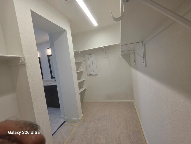 Building Photo - A brand-new home !