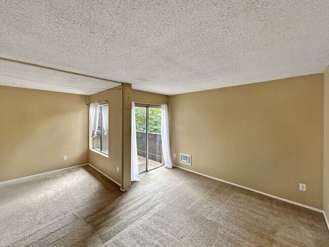 Building Photo - Beautiful 1BD/1BA W/ Reserved Parking in M...