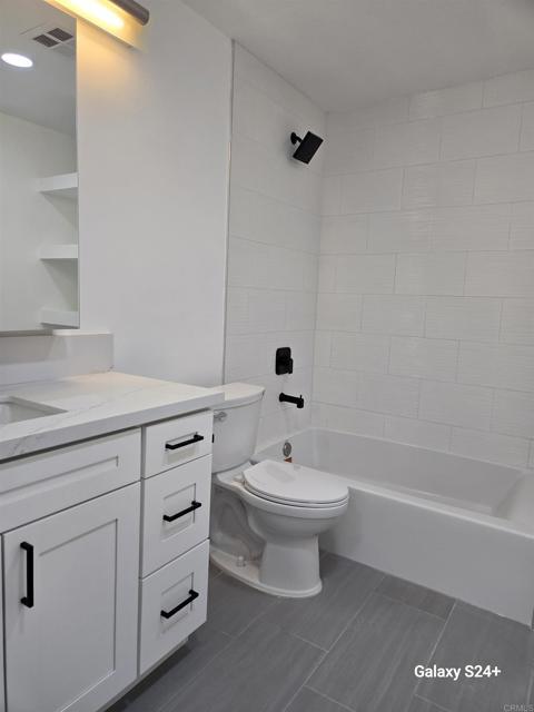 Building Photo - 110 W Island Ave