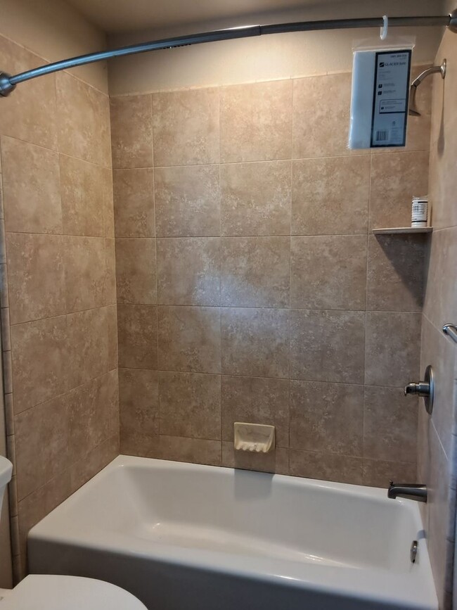 Building Photo - 2204 Estes Rd