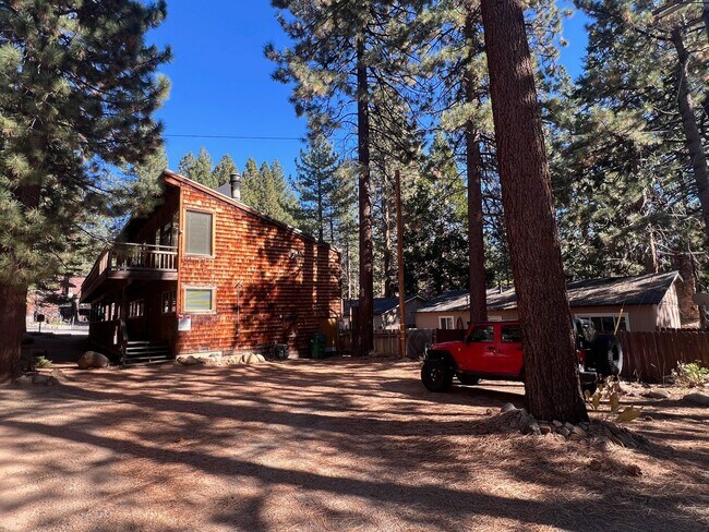 Primary Photo - 3 bed 2.5 bath Lodge Style Duplex