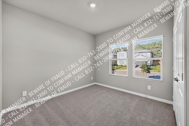 Building Photo - 2405 Nicole Dr