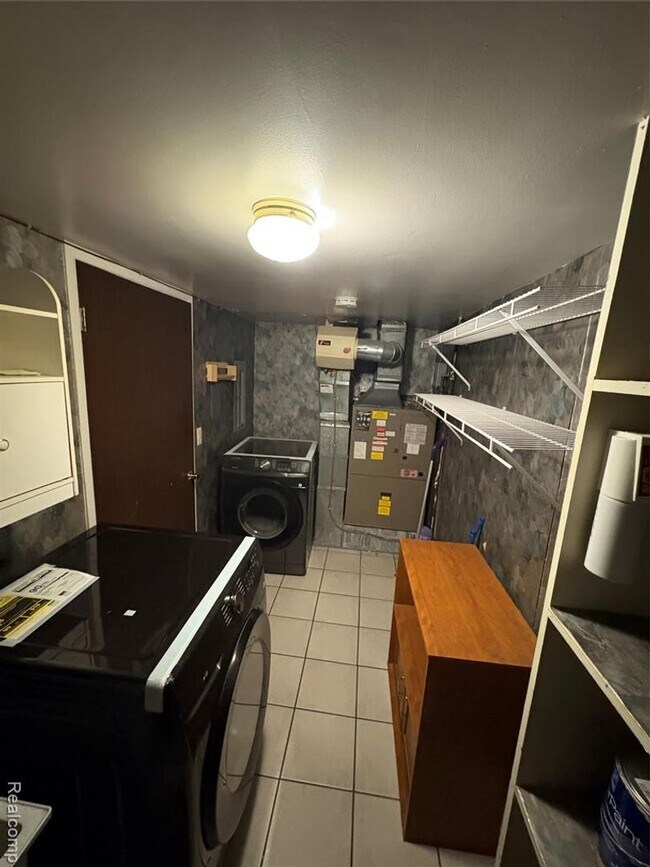 Building Photo - Beautiful Condo in Rochester Hills