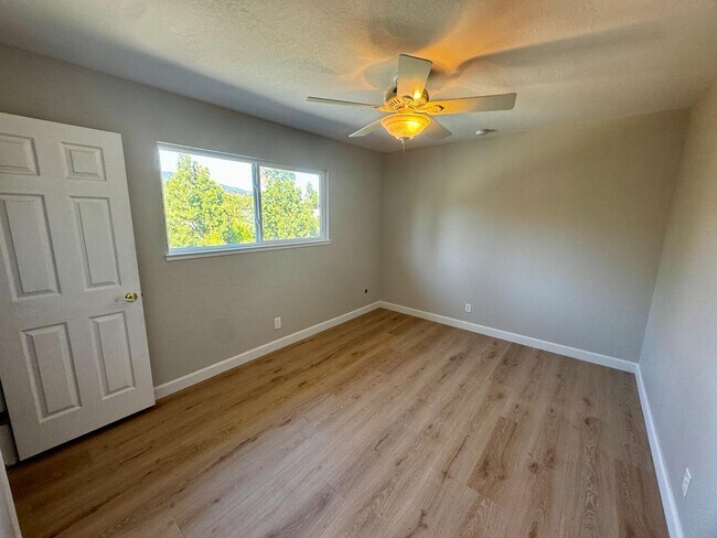 Building Photo - 1318 Deb Ct