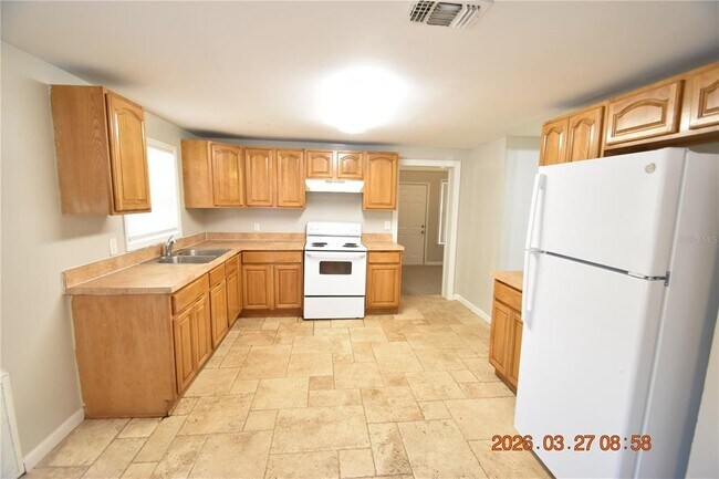 Building Photo - 10110 Alambra Ave