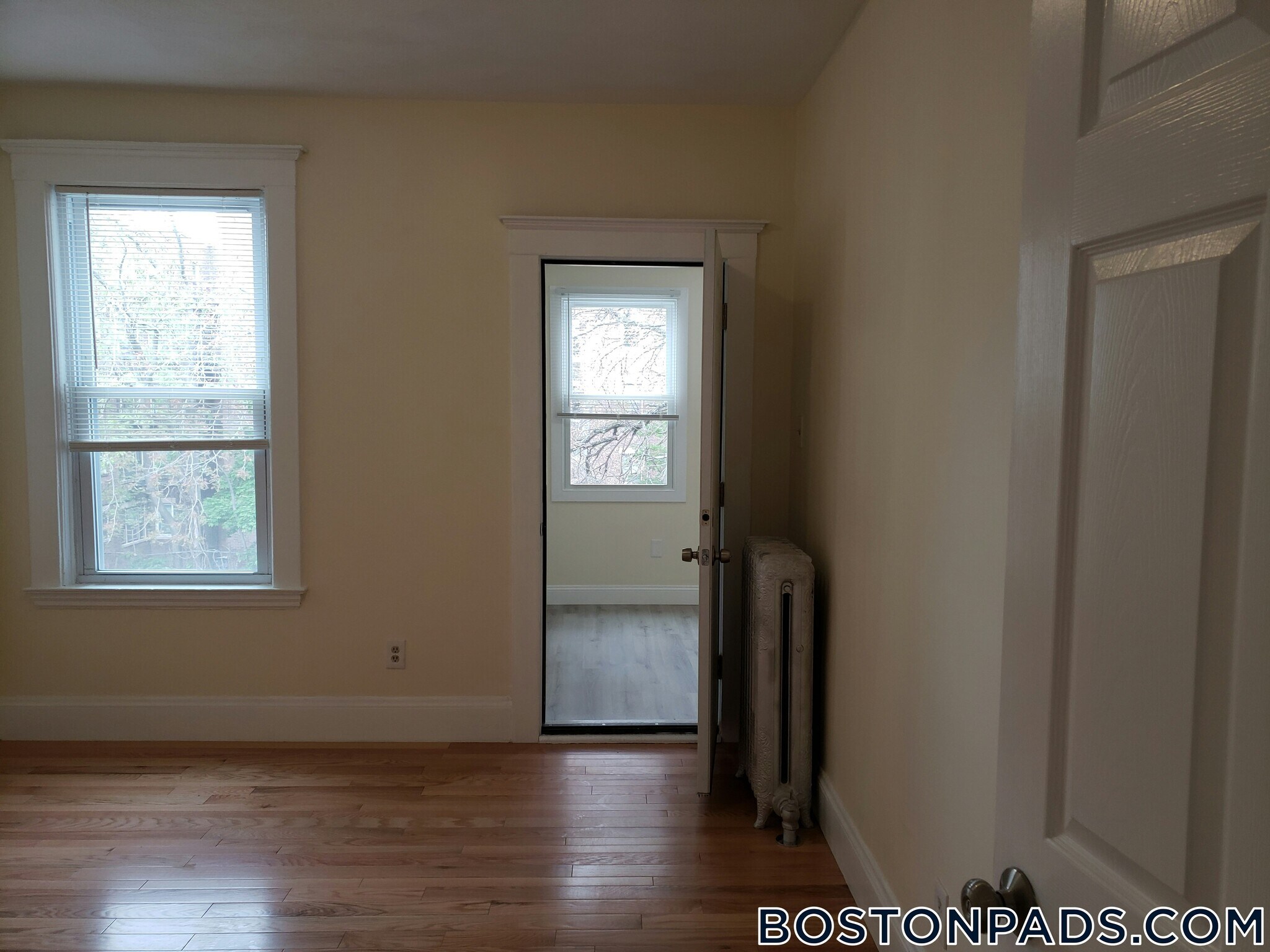 Building Photo - 194 Kelton St