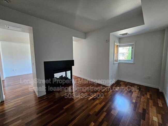 Building Photo - 910 SE 42nd Ave