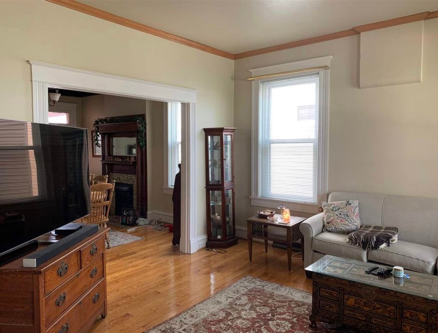Building Photo - 610 Fenelon Pl