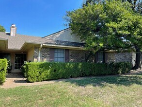 Building Photo - 3/2 Duplex in Waco ISD!