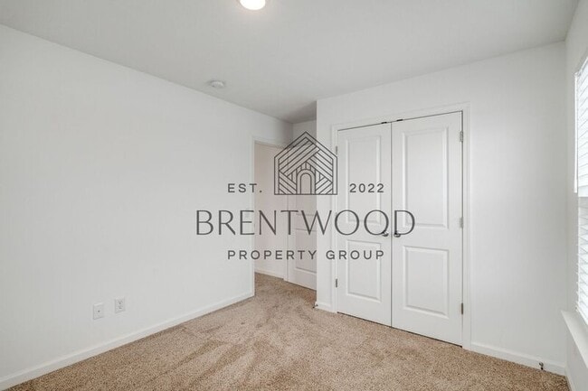 Building Photo - 7237 Gln Pk Wy