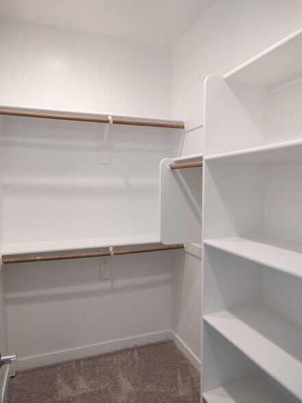 Building Photo - 6317 W Raymond St