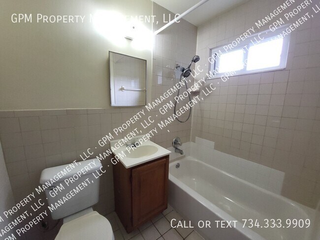 Building Photo - 32258 Oscoda Ct