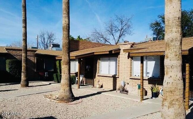 Building Photo - 2340 W Hayward Ave