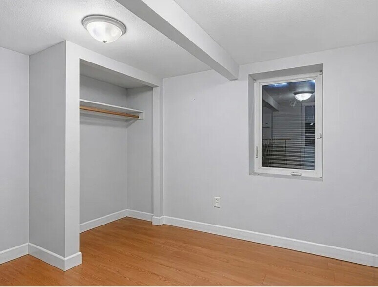 Building Photo - 1525 5th Ave NW