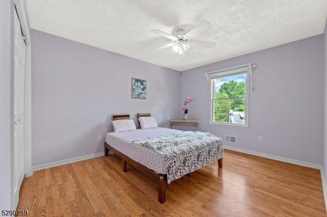 Building Photo - 161 River Dr
