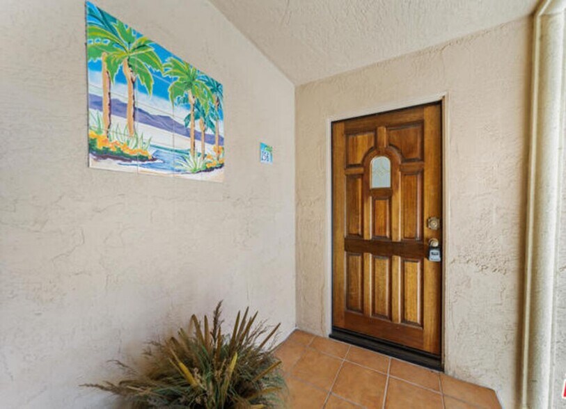 Building Photo - 400 N Sunrise Way