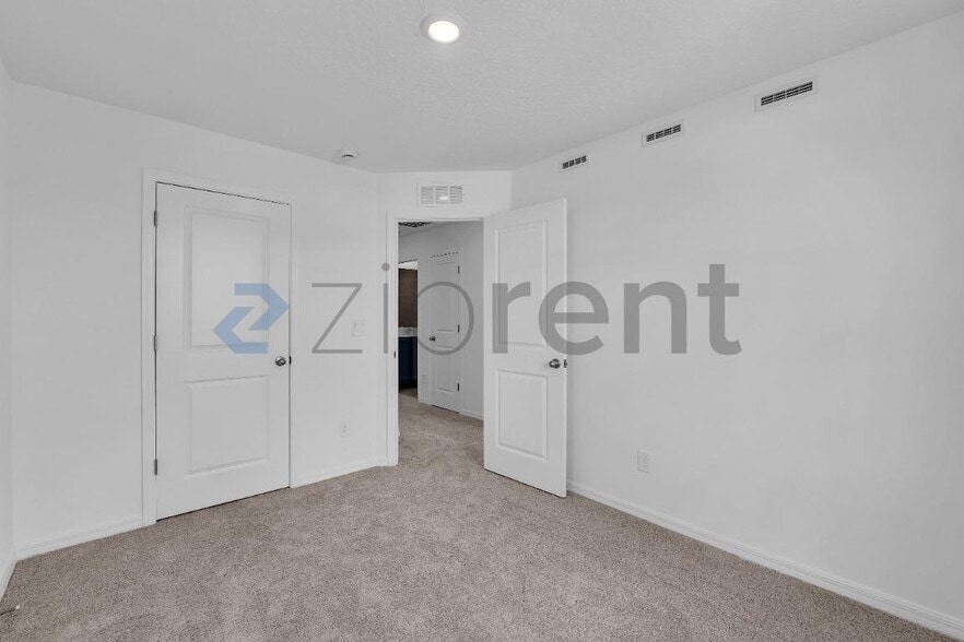 Building Photo - 17514 Northlake Grv Dr