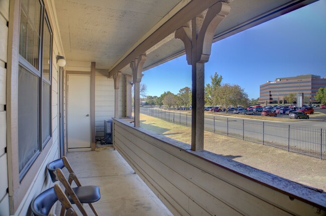 Building Photo - Clean Corner Unit In Shadow Mountain!