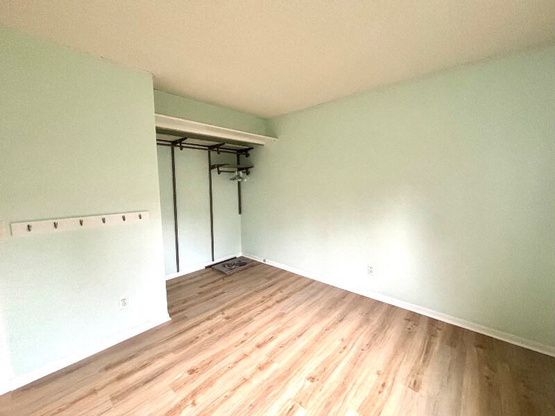 Building Photo - 1473 Greenbrier Dr