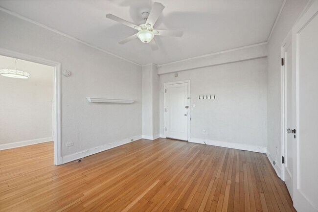 Building Photo - Beautiful, Lighted Filled Studio in Kalorama Heights!