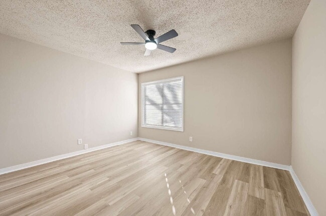 Building Photo - "Updated 4-Bedroom Gem in Fort Worth – Close to all things Ft Worth!"