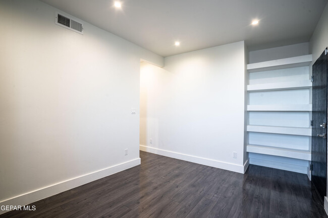 Building Photo - 1029 Calle Parque Dr