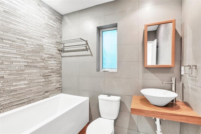 Building Photo - 776 NE 74th St