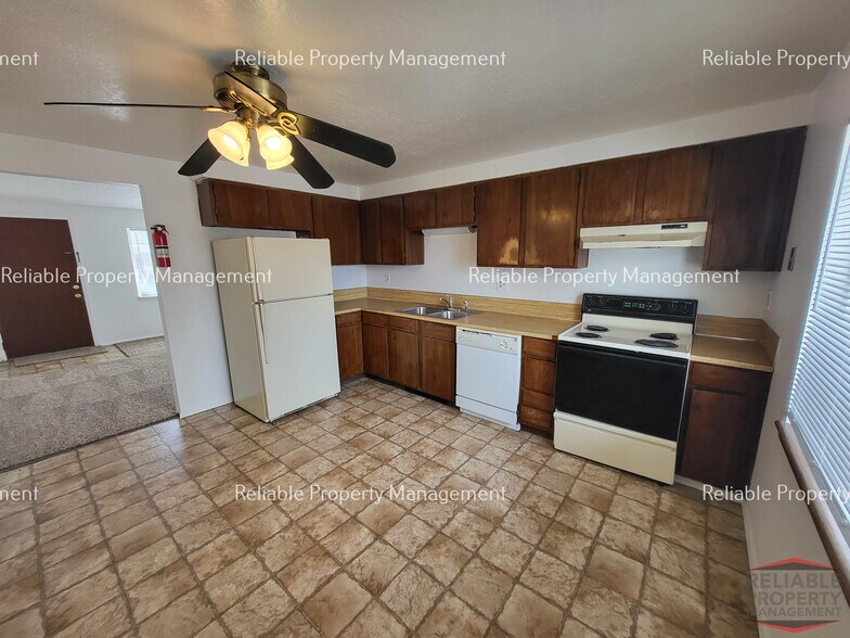 Building Photo - 737 Cleveland St