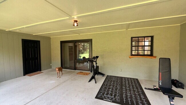 Building Photo - 2200 Retreat Rd
